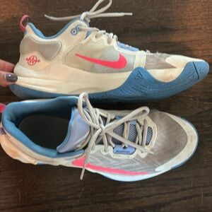 giannis antetokounmpo size 10 mens basketball sneakers